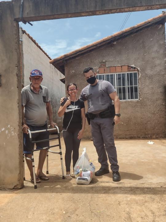 Foto 27 de 31 — Campanha Natal Solidário entrega 250 cestas básicas em Américo Brasiliense